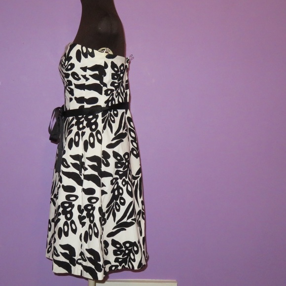 ✨ White House Black Market ✨ strapless dress - Picture 7 of 8